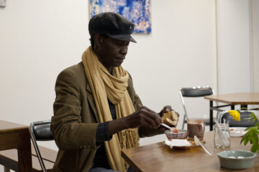 Bénéficiaire dans la salle à manger